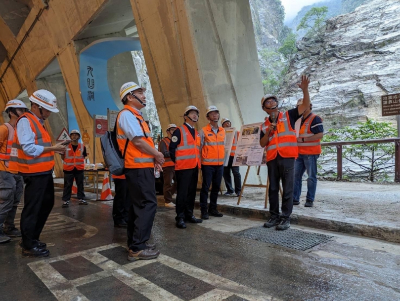 冒險犯難。復建迅速｜交通部長李孟諺視察中橫公路0403強震受創及復建情形