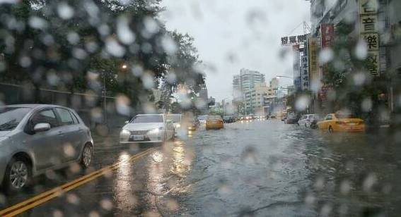 高市傳汽車拋錨或泡水拖吊喊價逾萬元高市消保官要求拖吊業者勿違規觸法