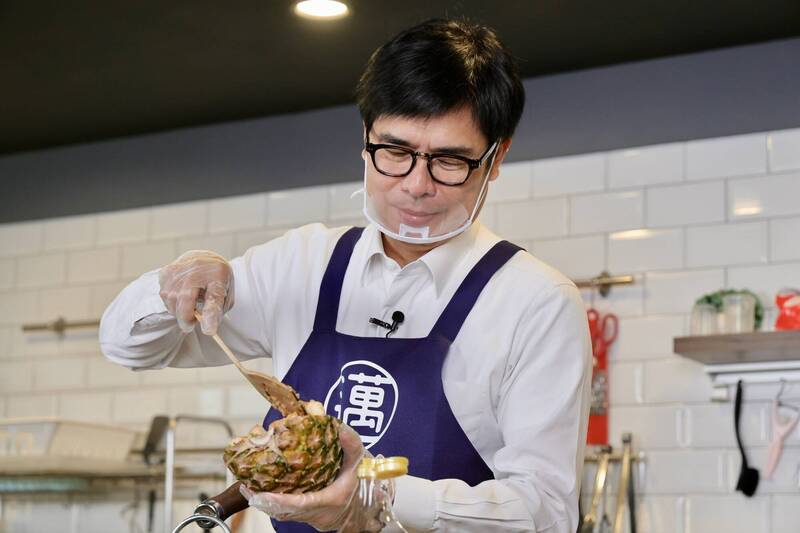 宣傳台日大港水果祭高雄市長陳其邁20年來第一次炒飯