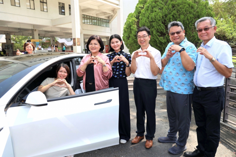 遊雲林抽特斯拉大獎留雲林 雲林女兒歡喜領車開回家 消費發票登錄再延長 加碼抽日本來回機票等大獎！