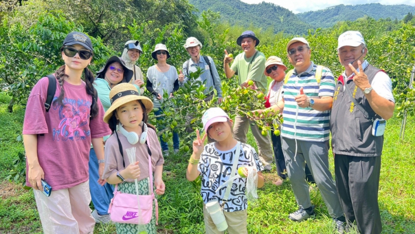 仁愛鄉清流社區協會邀大葉環教中心學者參與「部落漫遊採果樂」。（照片大葉提供）