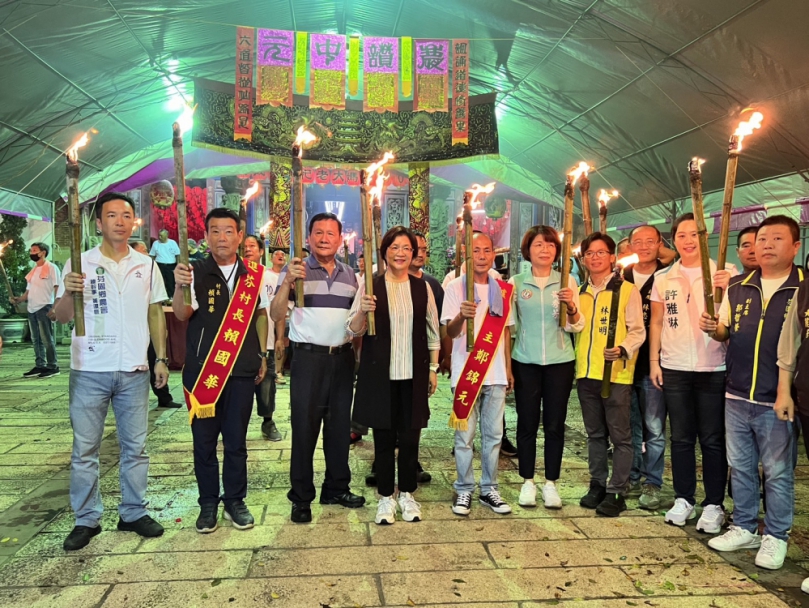 「慶讚中元、放水燈、祭水靈祈平安」儀式，芬園寶藏寺登場。（照片縣府提供）