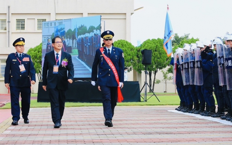 法務部鄭部長校閱靖安小組成軍演練，首採科技鎮暴戰術  迅速彌平40位囚犯暴動，強化危機應變能力