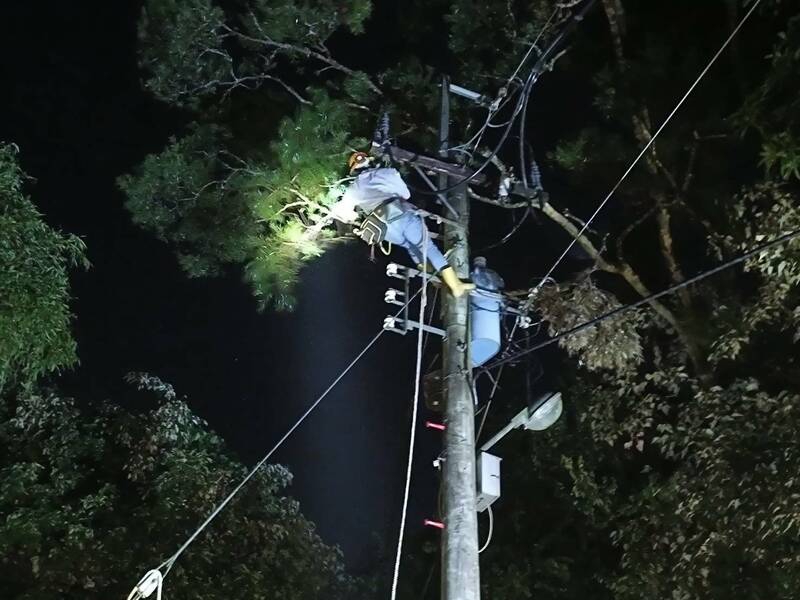 停電太久里長挨罵想請辭陳其邁指里長壓力大盼市民多鼓勵