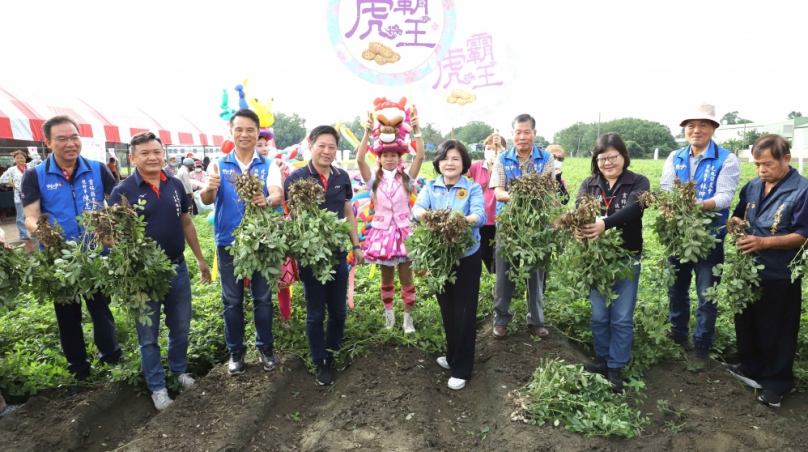 雲林縣虎尾鎮農會「千人拷土豆」活動熱鬧登場 縣長張麗善：買花生認明雲林縣出產準沒錯！