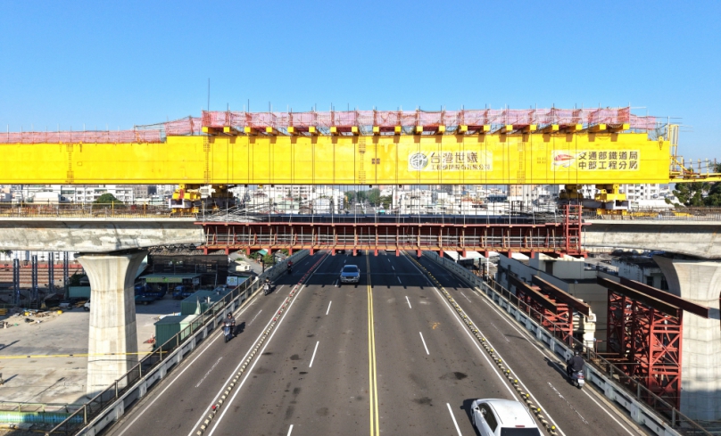 嘉義市北興陸橋上方鐵路高架橋合攏連結完成 象徵嘉市都市縫合的第一針！