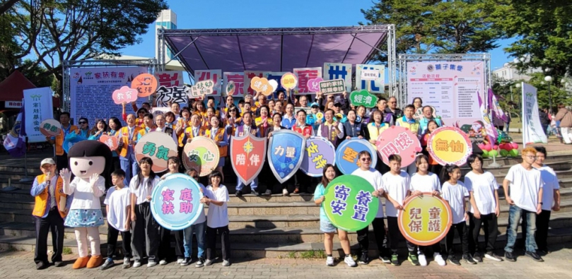 彰化家扶「歲末寒冬愛心園遊會」，彰師大寶山校區登場，王縣長和各界共襄盛舉。（照片家扶提供）