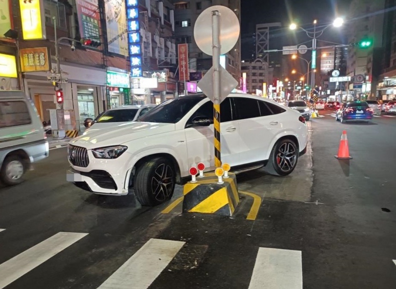 進化北路沿線行人庇護島    四十日內驚傳十三起車禍