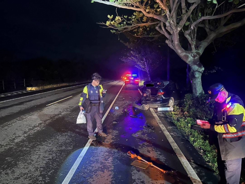 71歲醉翁酒駕｜八仙洞路段擦撞他車肇事逃逸再自撞，車毀人傷、害人害己、逮捕法辦！