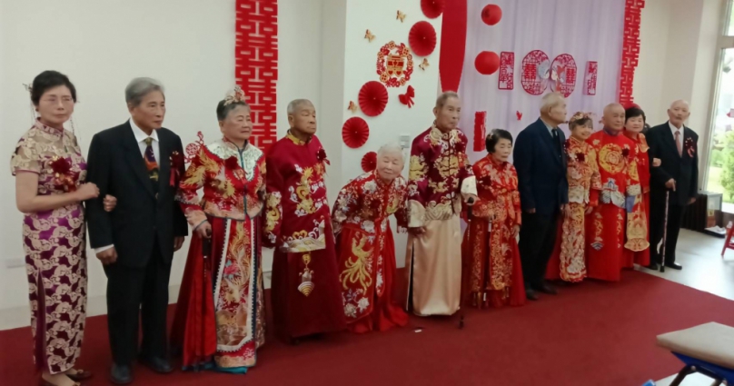 6對古稀之年阿公阿嬤夫妻，日照中心辦婚禮。（照片記者林碧珠攝）