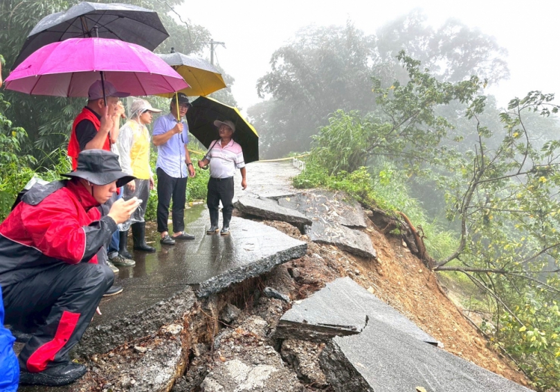 連日大雨重創雲林林內山區 坪頂道路坍塌成孤島 立委劉建國籲中央加速經費支援修復！