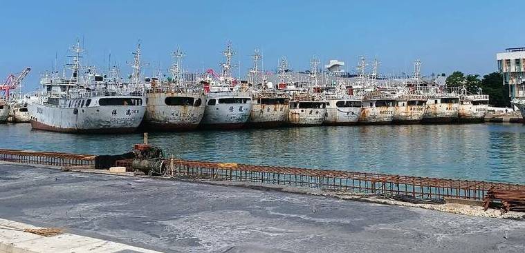 漁業署收購逾百艘老舊遠洋漁船待報廢拆解塞爆高雄3大漁港