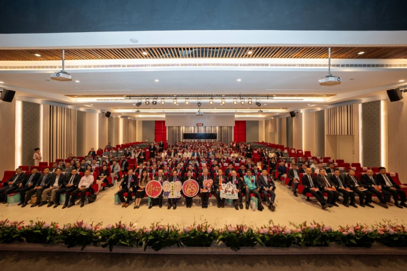 中山醫大65週年校慶登場 頒授吳元煌名譽博士 護理系慶60週年齊賀校運昌榮