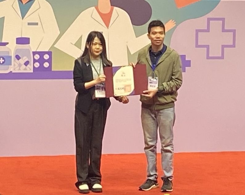 彰化縣藥師公會獲藥事照護服務卓越獎。（照片縣府提供）