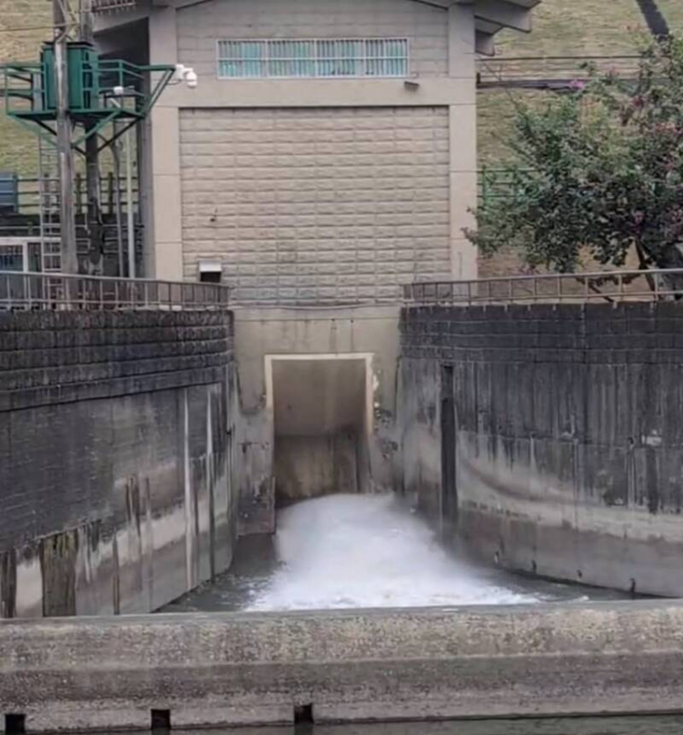 鳳凰颱風來襲高雄阿公店水庫洩洪4區警戒