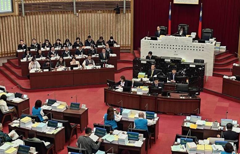 審計部高市審計處長在高市議會被問翻回應我來報告不是備詢