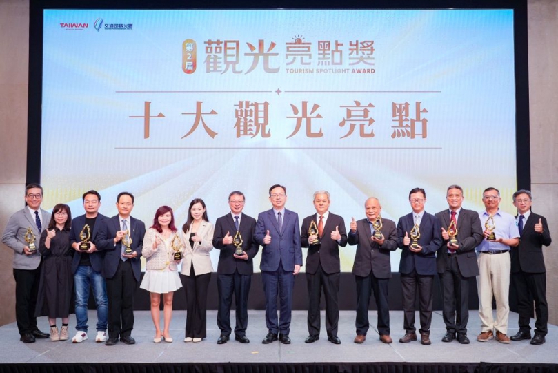 七美嶼榮獲全臺「十大亮點獎」殊榮 為澎湖海島觀光再創新風采  全臺共有52個中央部會、地方政府及民間公益法人報名，共推薦191處亮點角逐。活動歷經第一階段全民網路投票（吸引逾113萬6,579人次參與）及專家學者書面評選，最終選出30處入圍亮點。隨後，由20位產、官、學界專家組成評審團，於盛夏期間展開全臺巡迴實地踏勘，最終評選出「十大觀光亮點」、「最佳國際推薦」、「最佳國旅創新」、「最佳人氣」等32個獎項，並同時公布2026–2027年「台灣觀光100亮點」名單。