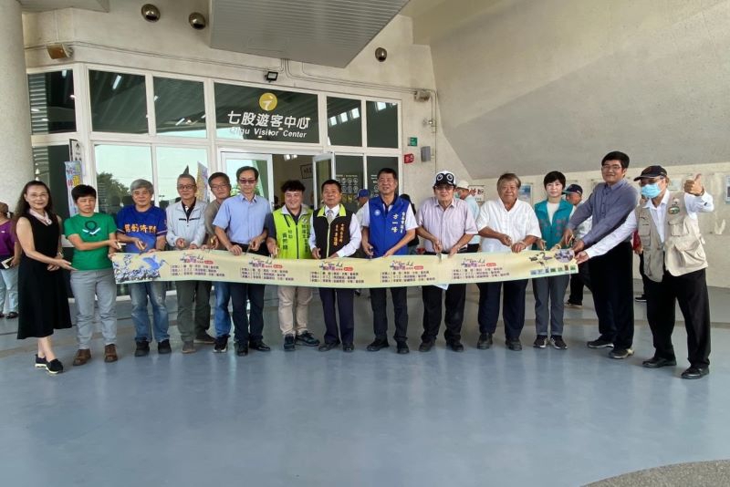 黑面琵鷺文創藝術展亮相七股 吹糖人、剪紙人、鋁罐人匯聚台南創意力