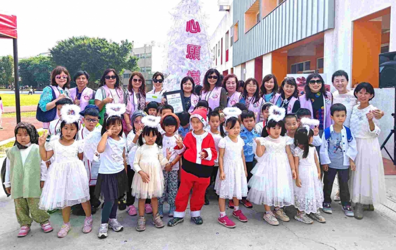 「心願綻放、愛心飛翔」〜雲林虎尾非營利幼兒園點亮「心願樹」 籲請各界發揮愛心 共同為雲林家扶兒童募集耶誕禮物〜
