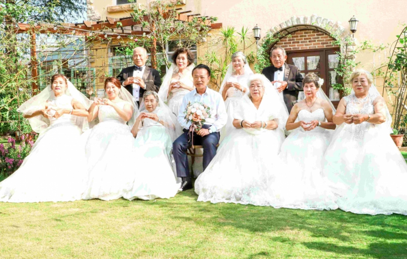 嘉義縣東石蔦松社區辦圓夢婚紗日 長輩重溫人生重要時刻 氣氛溫馨感人!