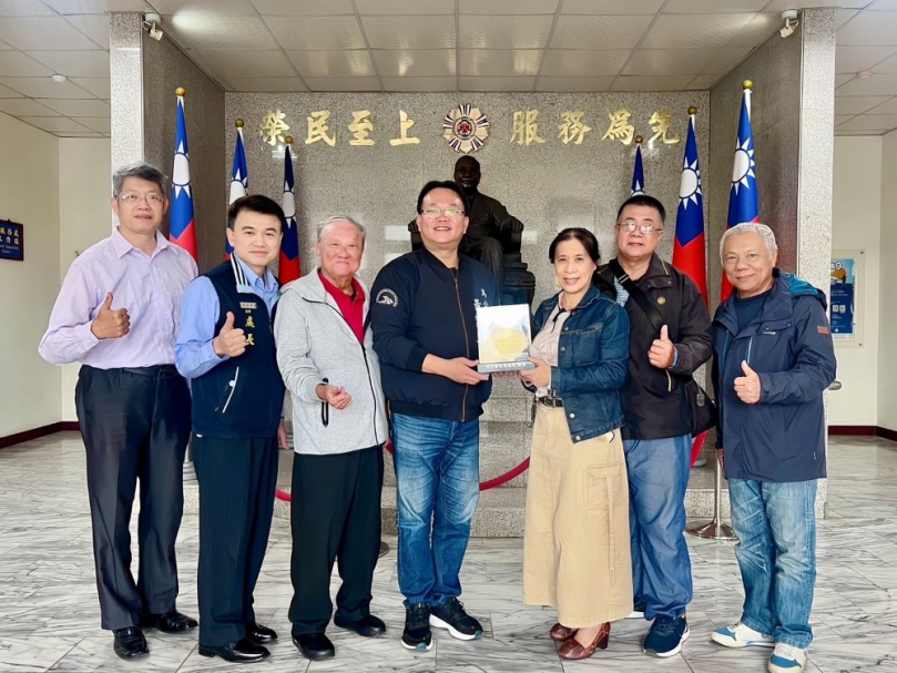 黃健忠市長致贈「金飯碗」肯定孝行典範 林玉彩十餘年照護母親獲各界讚許 黃健忠表示，孝行往往不是大事，而是長年累積的小事。林玉彩在工作崗位上表現專業，在家庭責任上更是從不退縮，能在兩者之間取得平衡，非常難能可貴。黃市長指出，照護路上經常隱含著壓力與疲憊，每位付出的家人都值得尊重，而公部門也會在長照支持、醫療銜接與家庭協助上持續努力，讓家庭照護者不再孤軍奮戰。