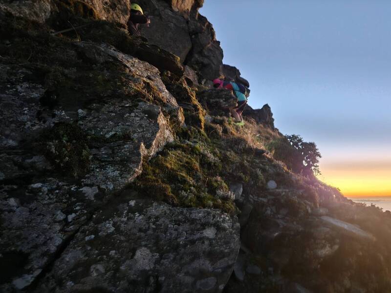 女山友失溫受困3千公尺絕壁陸空救援平安救下山
