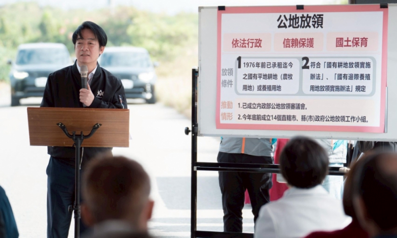 總統賴清德在彰化縣溪州鄉宣布，停辦17年的「公地放領政策」，政府將重新啟動。（照片陳素月團隊提供）。
