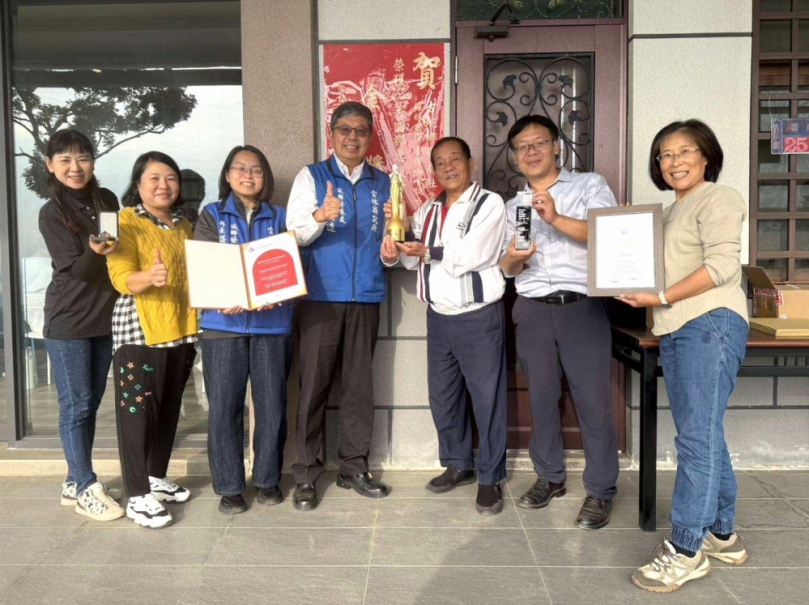 雲林莿桐埔尾社區場域〈油車振興社〉、古坑華南社區花燈設計力躍上國際舞台 勇奪巴黎設計大獎、美國謬思設計大獎雙金！