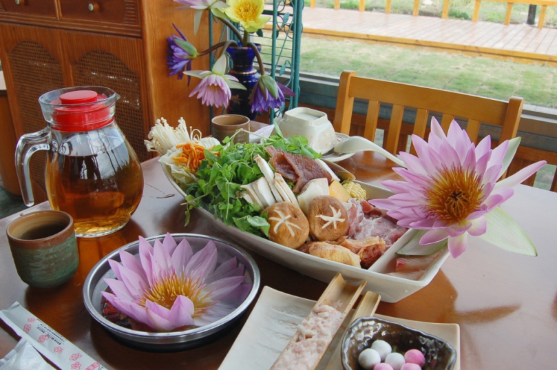 《東台灣美食篇》寒冬吃火鍋|不想吃得太油太膩,以自然蔬食為主的吉安鄉櫻田野養生休閒農莊,是最佳的選擇!