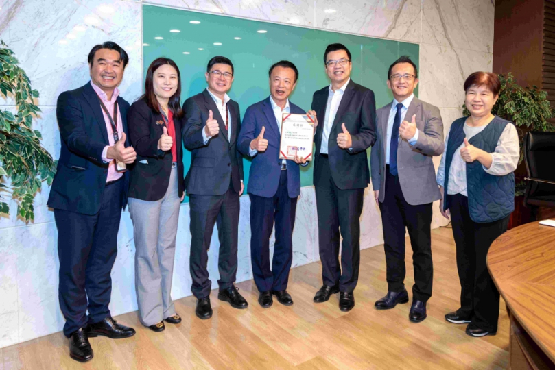 台積電助嘉義縣校園風災復原 縣長翁章梁頒贈感謝狀 雙方並討論台積電嘉科封裝場施工及人員進駐進度