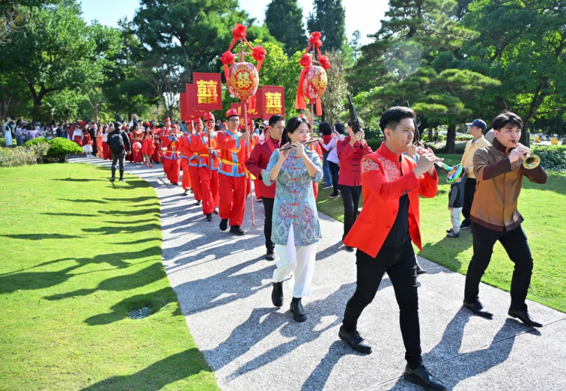 彰化縣集團結婚，依中式古禮在絕美的「成美文化園區」舉行。（照片縣府提供）