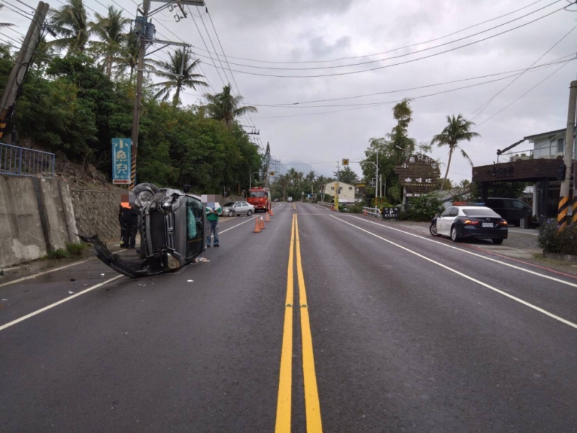 翻車｜臺11線152公里處交通事故，駕駛毫髮無傷！