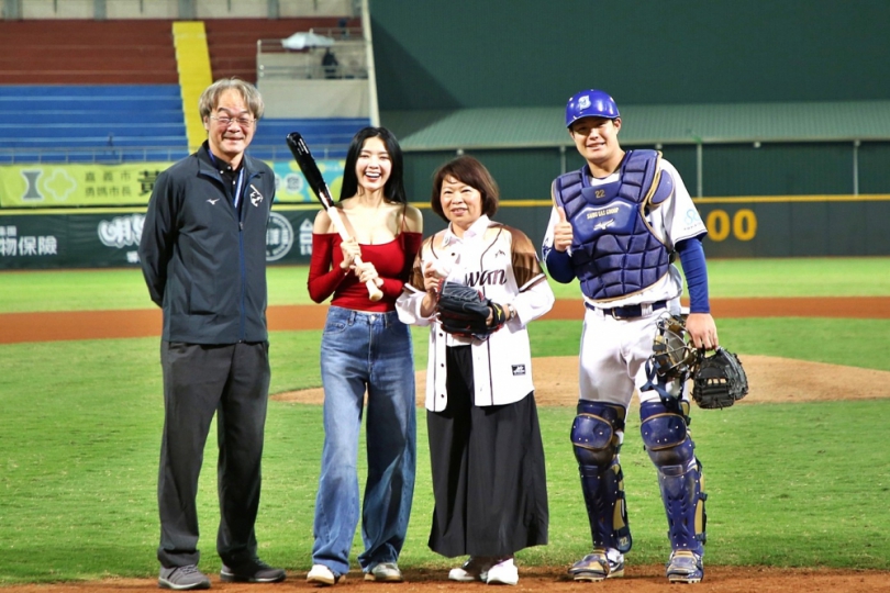 2025年亞洲冬季棒球聯盟冠亞軍賽 嘉義市長黃敏惠受邀開球 全場熱血沸騰!
