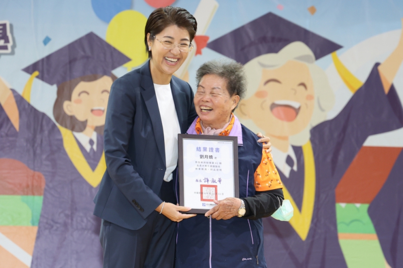 南投縣長青大學暨婦女大學聯合結業典禮盛大隆重