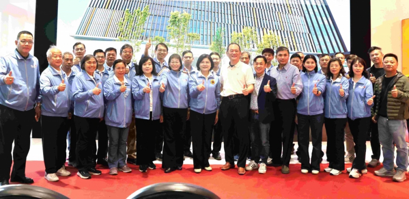 雲林縣政府以企業創新與前瞻思維激發團隊向前邁進 縣長張麗善率主管前往製造業創新升級典範健豪印刷公司見學!