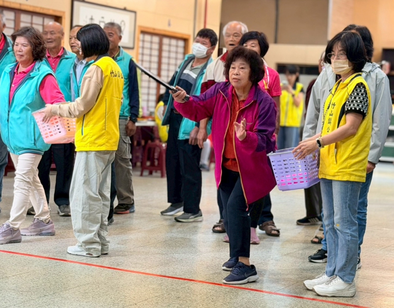 銀髮族動起來!竹山鎮長青樂齡匹克球趣味競賽熱鬧開玩