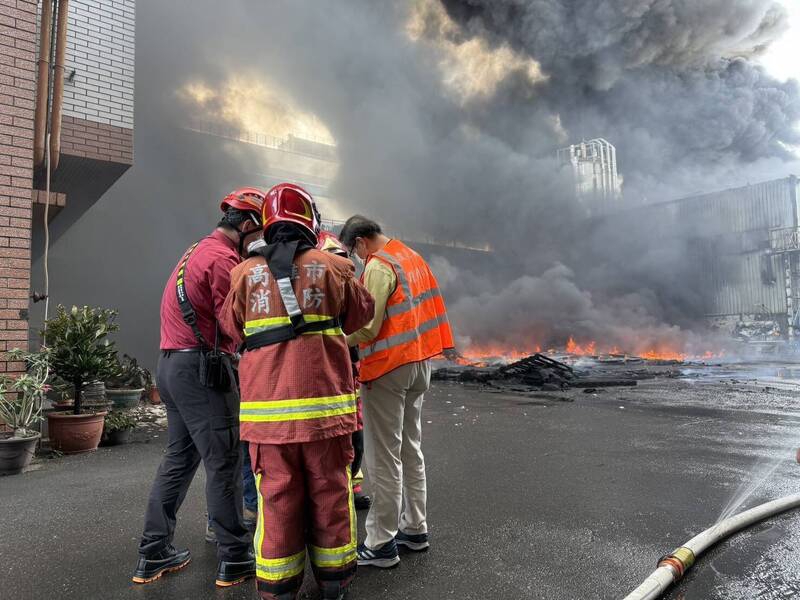 高雄大發工業區工廠火警高屏空污警戒