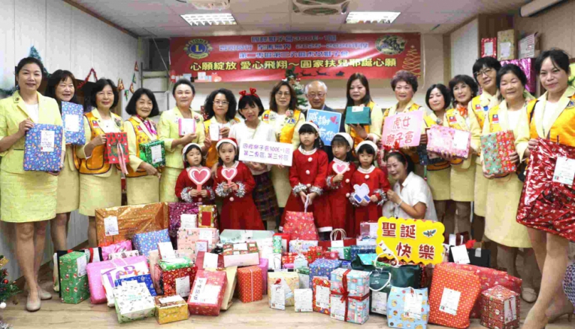 愛的天使讓雲林家扶童耶誕夢想成真 20位聖誕老人提早帶來心願樹禮物