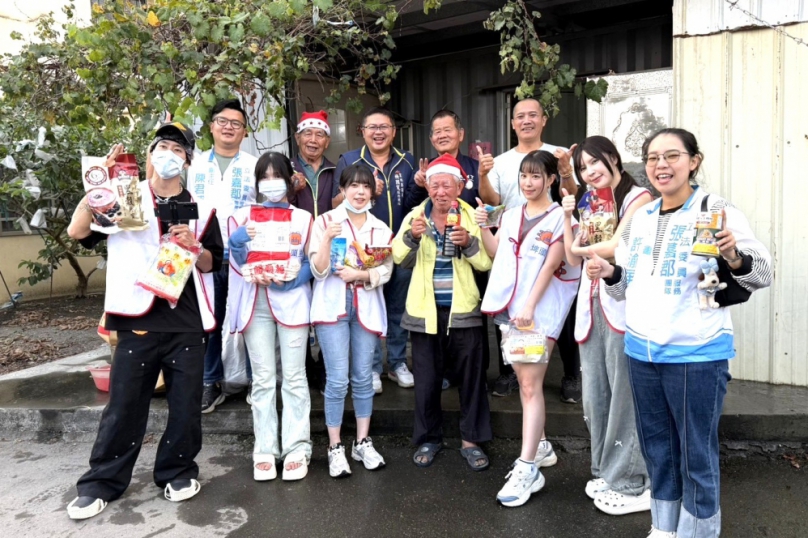 「嘿粉娛樂」聖誕送暖！率隊赴雲林西螺關懷獨居長者 呼籲用影響力加溫關懷社會獨居長輩及弱勢鄉親〜