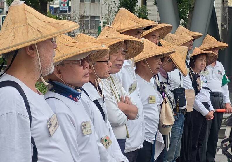 人民作主志工團行踏高雄宣傅拚四項公投連署