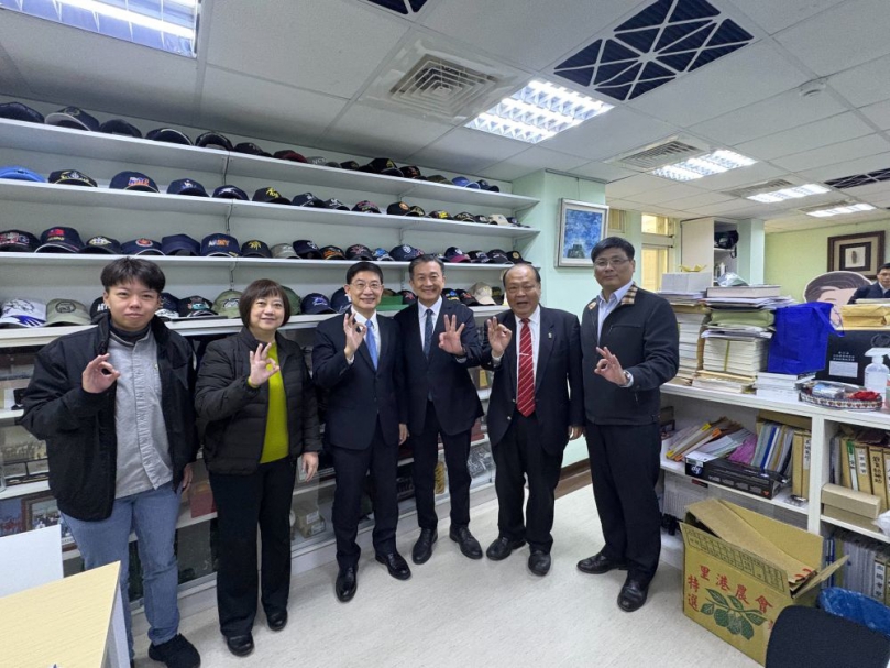 澎湖軍公教離島加給9790元 115年確定照常實施 陳光復赴台北爭取 跨部門協調後正式核定 陳光復表示,澎湖軍公教離島加給是他對縣民的重要承諾。回顧爭取歷程,自2018年起即開始推動澎湖離島加給與金馬同級,直至2022年由時任行政院長蘇貞昌拍板定案。