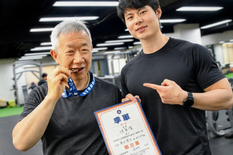 慈濟嘉義診所洪英俊醫師硬舉200公斤奪牌 肌肉不退化重訓解謎思