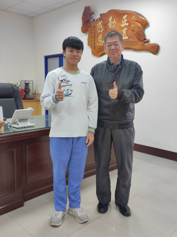 抓蟲少年嘉義高商王柏權同學  以昆蟲研究闖出升學路  錄取到臺大昆蟲系與台南大學生態暨環境資源學系雙金榜  　