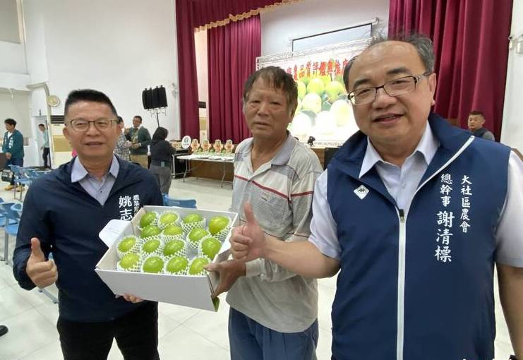 大社蜜棗評鑑冠軍盃被銀樓老闆拿走