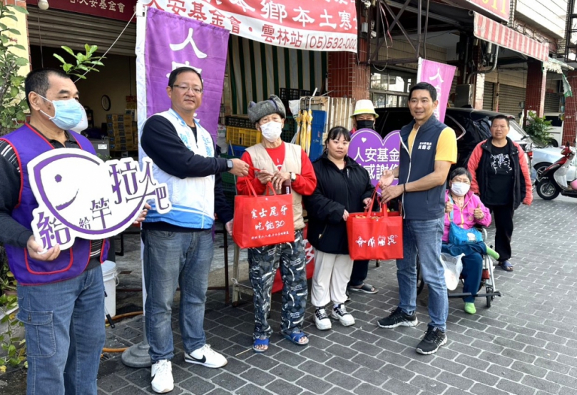 寒冬送暖〜人安基金會雲林平安站舉辦「圍爐活動」 發放民生物資及年菜 以實際行動關懷街友及清寒家庭！
