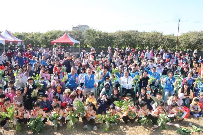 拔得好彩頭 2026苗栗市親子樂活蘿蔔節熱鬧登場 千人體驗食農教育