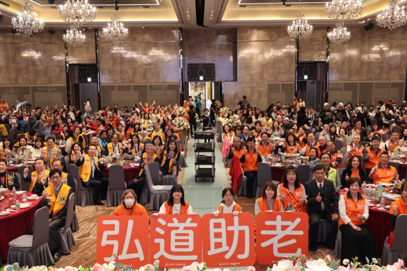 弘道老人福利基金會彰化服務處「寒冬助老聯合圍爐餐會」會場。（照片弘道提供）