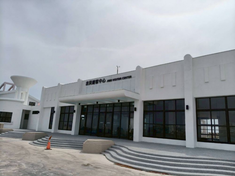 澎管處「115年度吉貝遊客中心賣店出租案」公告出租！  本案於115年1月27日至115年2月10日公告出租，歡迎有意參與本出租案者，可參閱澎管處行政資訊網站(https://admin.taiwan.net.tw/penghu-nsa/)公告內容，並向澎管處洽領招商文件，依期限提出申請，詳情請電洽（06）9933085轉23北海管理站高先生。