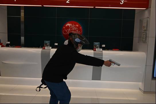 防搶、快打及攔截圍捕逼真上場 嘉市警一分局演練來真的