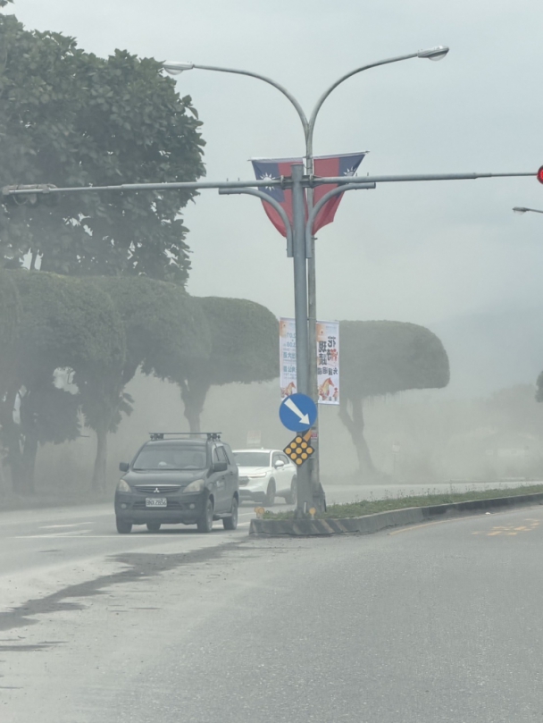 鳳林鎮公所：台九線鳳林段揚塵、淤泥已快變成「公路殺人場」｜懇請水利署、公路局正視！